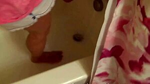 Alessandra Noir's feet get cumshot