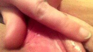 Watch Greluda Stretch That Grelo In Close-Up!