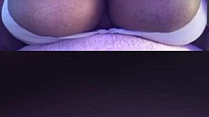 look at those big titties bouncing on periscope