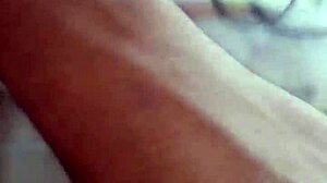 ¡Mamada arriesgada en autobús con tetas al aire!