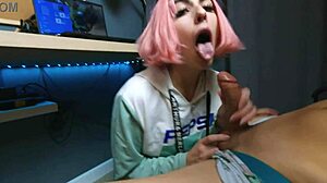 she sucks my cock while i play 😏