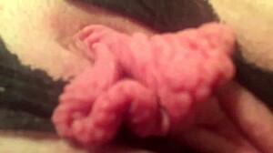 Watch Greluda Stretch That Grelo In Close-Up!