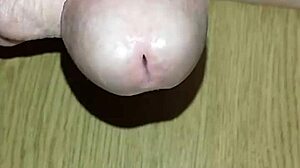 أدلك زبي الصلب اليوم فقط! 😜