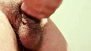 chileno guy jerks off in gay style