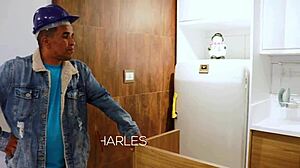 Nevasta servită ca masă de futere pentru invitații soțului