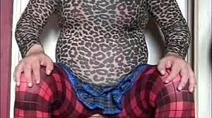 Watch the crossdresser deepthroat that dildo