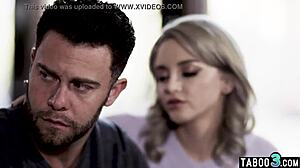 Gibljiva najstnica Lola Fae dobi v rit od maminega velikokurčnega ljubimca