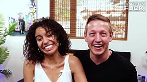 لاتينية مراهقة 18+ مجنونة تمص توني بمهارات جامحة