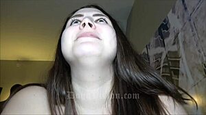 Kahverengi PAWG büyük siyah sikten sıkıyor köpek pozisyonunda grup aksiyon