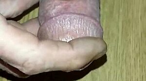 أدلك زبي الصلب اليوم فقط! 😜