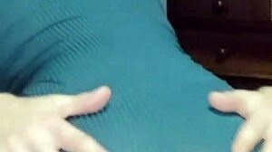 Wife gives pussy to husband in amateur fuck