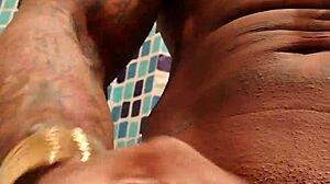 Hallelujah Johnson Sembah Kontol Hitam Besar Dengan Lancap Dan Air Mani