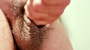 chileno guy jerks off in gay style