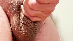 chileno guy jerks off in gay style