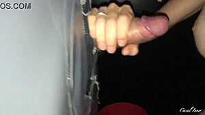 Denovo sozinha na cabine glory hole