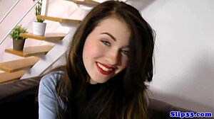 Polska nastolatka 18+ ssie starego faceta.