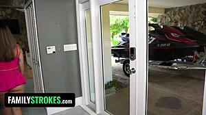 Stedatter driller liderlig onkel med kæreste i nærheden