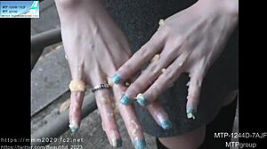 Nko-7 manikyrfingrar i vild japansk action