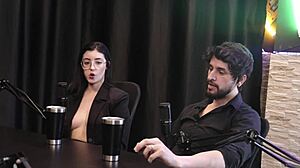 ATUALMENTE ESTÃO ATRÁS DE UMA NAMORADA PARA ELA E EM OUTRO MOMENTO COMERAM A BUCETA DELA POR HORAS E O BDSM - ANGEL SHEER