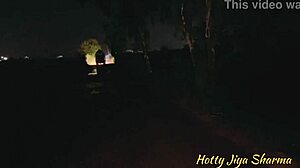 देसी कपल पड़ोसन की वाइफ को बाहर चोदते हैं!