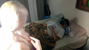 Gozando dentro do c� da titia