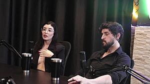 ATUALMENTE ESTÃO ATRÁS DE UMA NAMORADA PARA ELA E EM OUTRO MOMENTO COMERAM A BUCETA DELA POR HORAS E O BDSM - ANGEL SHEER