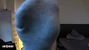 Jilat kaki berpeluh ku Lou Nesbit Lia Louise