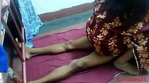 देसी इंडियन गांव की भाभी लाल साड़ी में चोदी जाती है वीडियो!