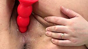 big ass girl in red shorts pleasures herself 😍