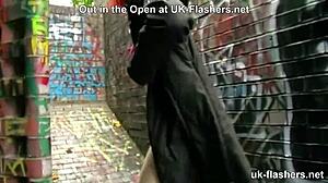 British redhead warns about peeing in public where people can see