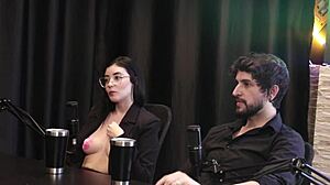 ATUALMENTE ESTÃO ATRÁS DE UMA NAMORADA PARA ELA E EM OUTRO MOMENTO COMERAM A BUCETA DELA POR HORAS E O BDSM - ANGEL SHEER