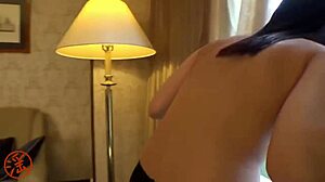 スパバスで3人の女の子たちとのオーギー、逆レバガン