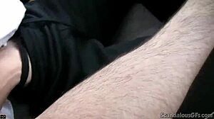 Hei kulta, hierotko sitä kurkkua ajon aikana? Salakameralta tallennettu!