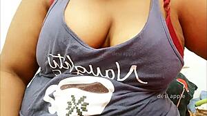 Sexy Indian maid shows off tits