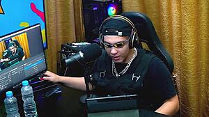 Flora Vip Got So Comfortable In Podcast She Showed Tits, Ruan Showed Cock - Podcast Pupum No Barraco