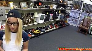 Amateur pawnshop hipster cockriding after bj!