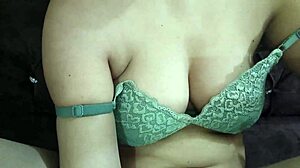 بها بهي جميلة تستمتع بجنس أول مرة مع ديفار