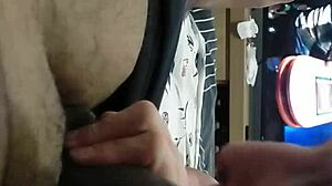 An Aussie sucked the Indian's cock eagerly