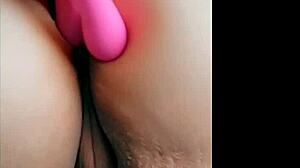 Εξερεύνηση σπιτικών ηδονών με δονητή κρυφά