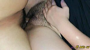 मेरी सौतेली बेटी के साथ टीवी देखना