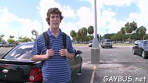 Hard gay blowjob med intens suging og kukknulling