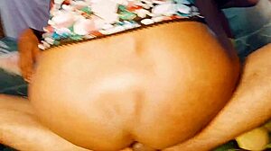 Jebem svoji poželjivi pastorki obrito pičko z velikim kurcem, Hanif in Sumona.