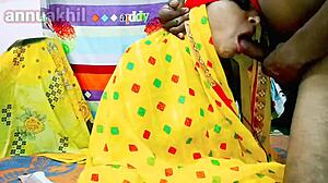 مؤخرة الهندية الديزي بريابابيس تتعرض للضرب في الهندية!