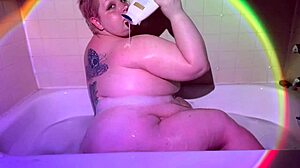 I love watching this bbw in her wet bath.