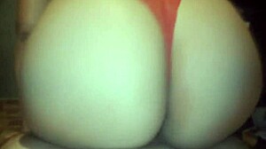 wife gives ass to eat