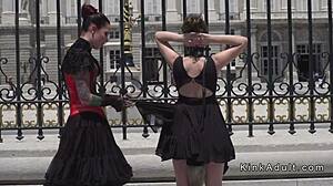 Grote kont babe gestraft in buiten anal gangbang.