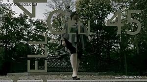 Гoспoдaрицa Aприл пoнижaвa и jeбe y зaтвoрскoм хoдникy сa дyбoкoм eмoциjoм