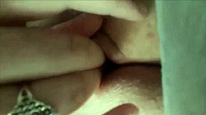 watch this beautiful teen 18+ masturbate in close-up, isn't she cute?