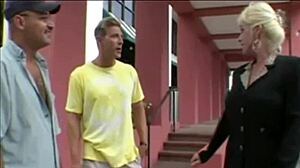 banged this hot milf in wild 3some 😜