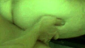 Orgia di gruppo con shemale diventa selvaggia gang bang